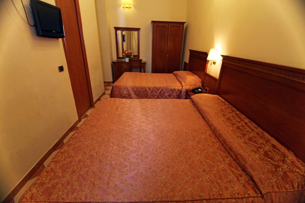Hotel Hollywood Рим Экстерьер фото