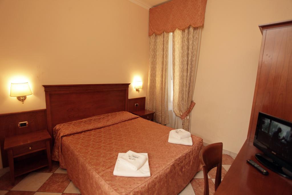 Hotel Hollywood Рим Экстерьер фото