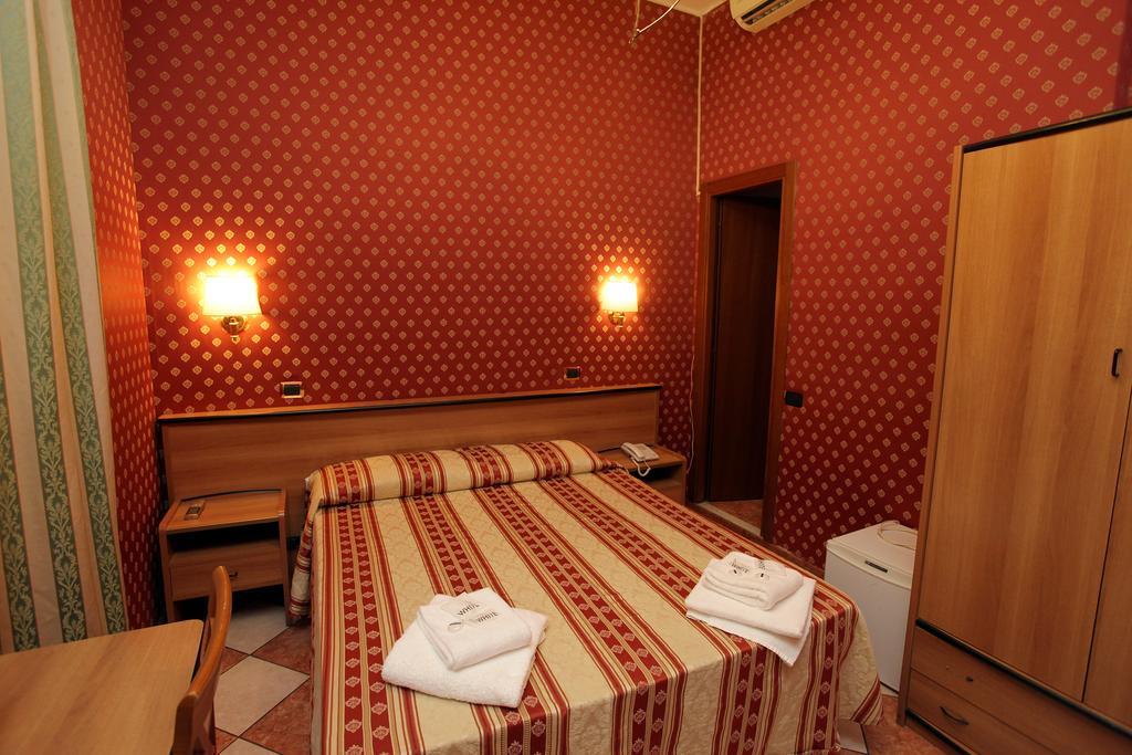Hotel Hollywood Рим Экстерьер фото