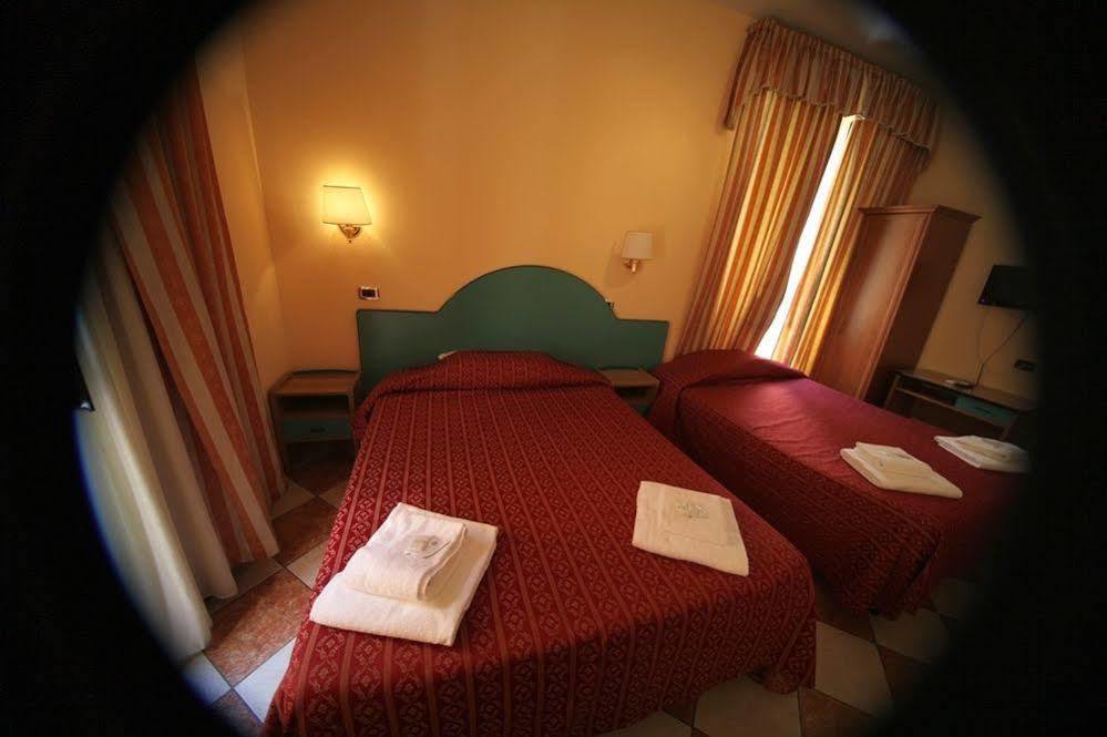 Hotel Hollywood Рим Экстерьер фото
