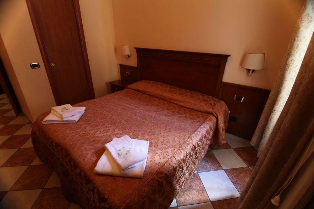 Hotel Hollywood Рим Экстерьер фото
