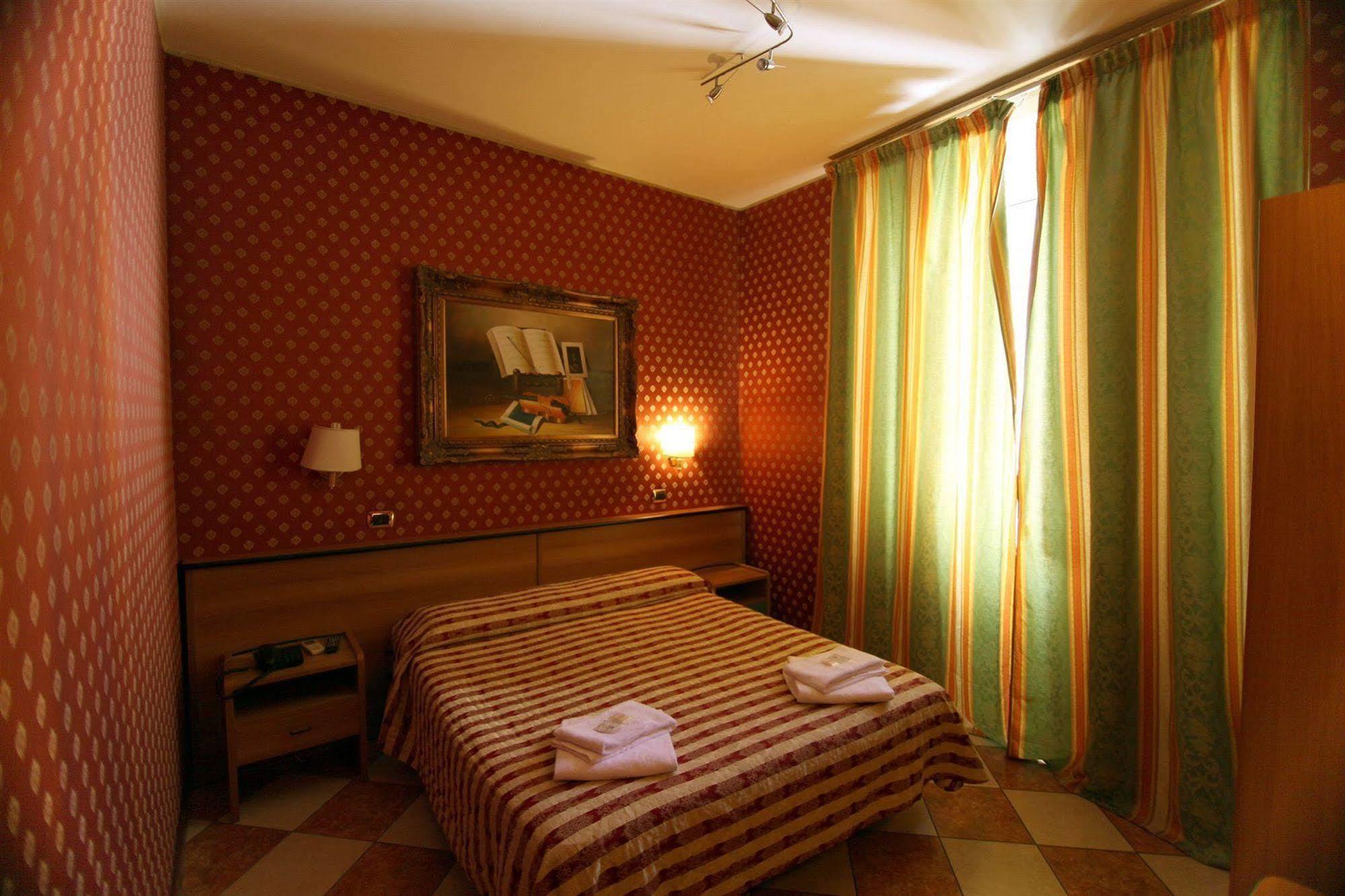 Hotel Hollywood Рим Экстерьер фото